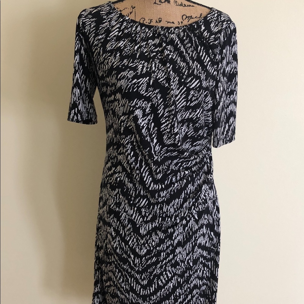 Black/white traveler dress